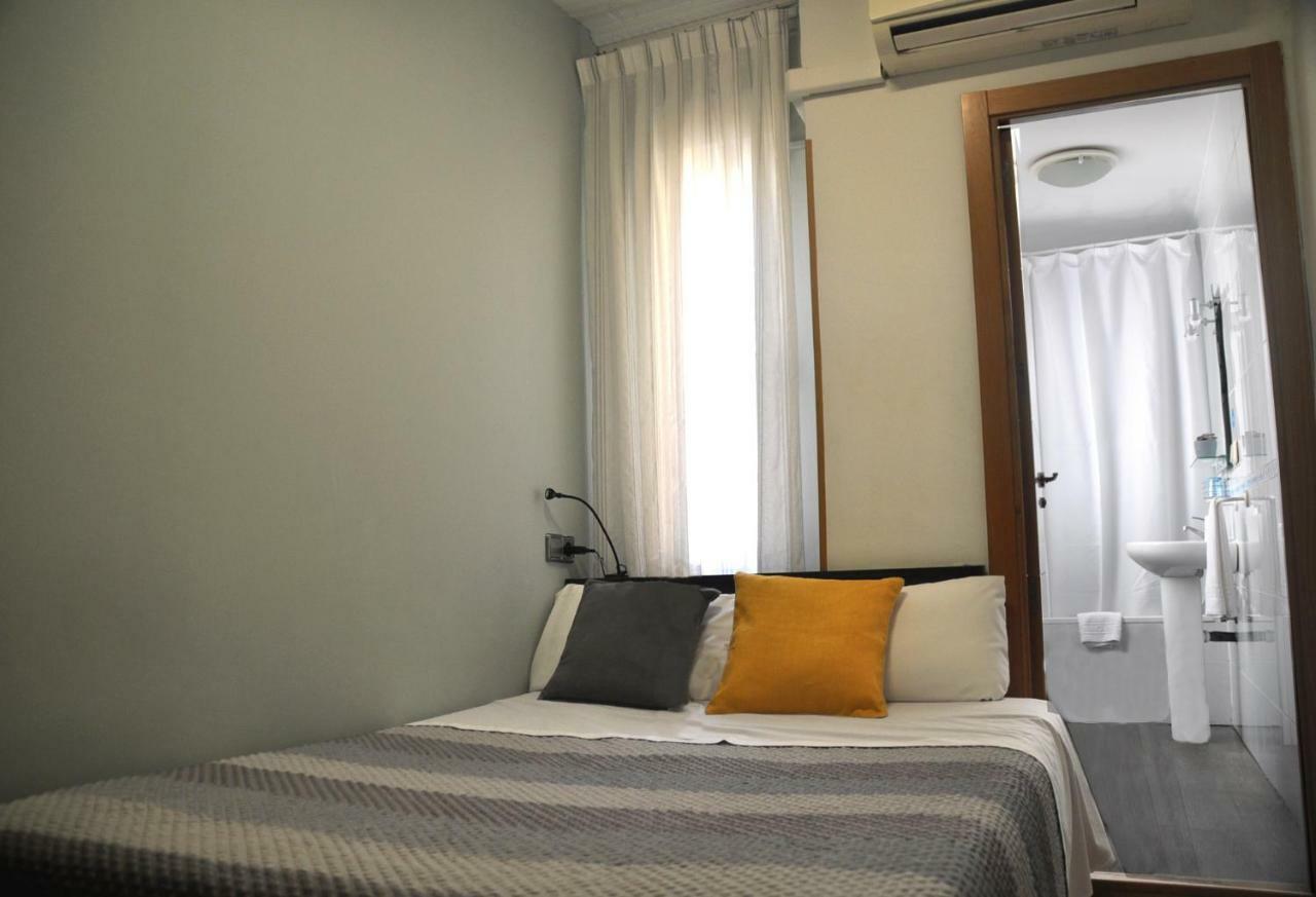 Hostal Patria Madrid Dış mekan fotoğraf